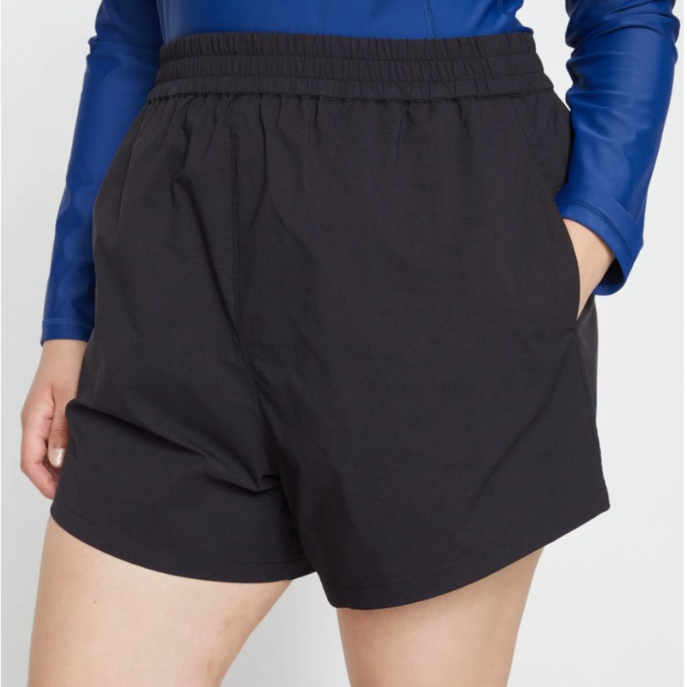 Universal Standaard Black Sunny Swim Shorts in Size 14-16